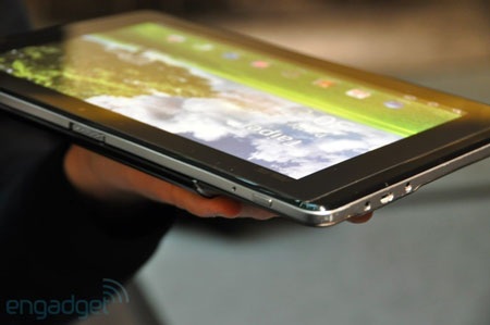 Ngắm tablet kiêm smartphone “phá luật” của Asus - 4 Ngắm tablet kiêm smartphone “phá luật” của Asus - 4