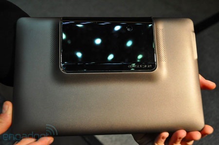 Ngắm tablet kiêm smartphone “phá luật” của Asus - 5 Ngắm tablet kiêm smartphone “phá luật” của Asus - 5