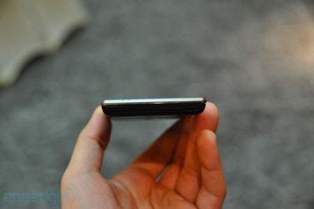 Ngắm tablet kiêm smartphone “phá luật” của Asus - 19 Ngắm tablet kiêm smartphone “phá luật” của Asus - 19