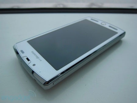 Cận cảnh smartphone 3D 16 “chấm” Sharp Aquos - 16