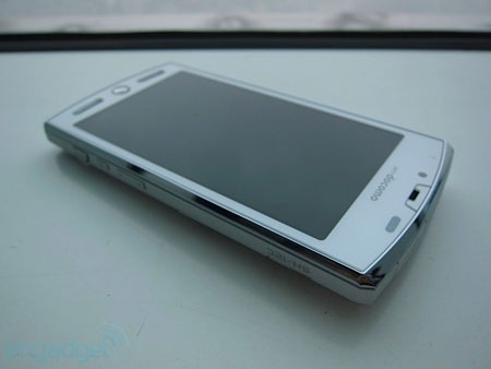 Cận cảnh smartphone 3D 16 “chấm” Sharp Aquos - 17