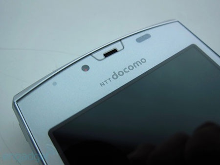 Cận cảnh smartphone 3D 16 “chấm” Sharp Aquos - 20