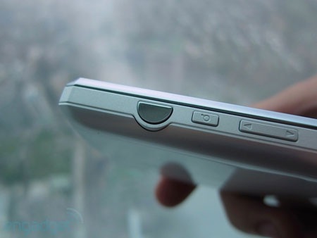 Cận cảnh smartphone 3D 16 “chấm” Sharp Aquos - 7