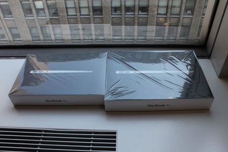 Đập hộp “bộ đôi” MacBook Air 2011 - 3