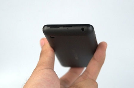 Ngắm “đối thủ truyền kiếp” của iPhone 4 tại Việt Nam - 9