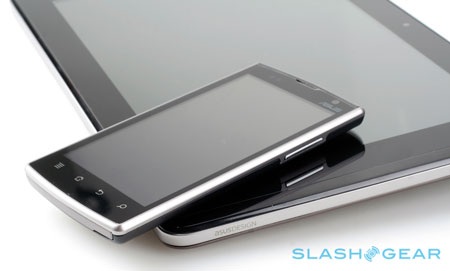 Lộ ảnh thực tế máy tính bảng “lai” điện thoại của Asus - 7 Lộ ảnh thực tế máy tính bảng “lai” điện thoại của Asus - 7