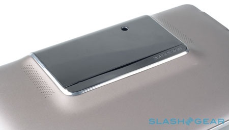 Lộ ảnh thực tế máy tính bảng “lai” điện thoại của Asus - 8 Lộ ảnh thực tế máy tính bảng “lai” điện thoại của Asus - 8