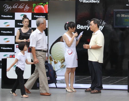 BlackBerry “kết thân” với sao Việt - 1
