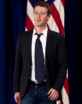 Từ danh hiệu người ăn mặc xấu nhất, ông chủ Facebook Mark Zuckerberg đã trở thành một trong những tay chơi trùm làng công nghệ thông tin. Ông đang phát triển những sản phẩm và dịch vụ có ảnh hưởng lớn đến cộng đồng mạng. Hãy xem bức hình liên quan để tìm hiểu thêm về những thành công và cống hiến của ông.