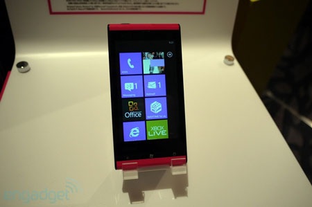 Ngắm điện thoại Windows Phone Mango đầu tiên - 1