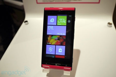 Ngắm điện thoại Windows Phone Mango đầu tiên - 2