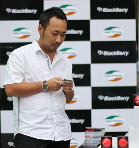 BlackBerry “kết thân” với sao Việt - 7