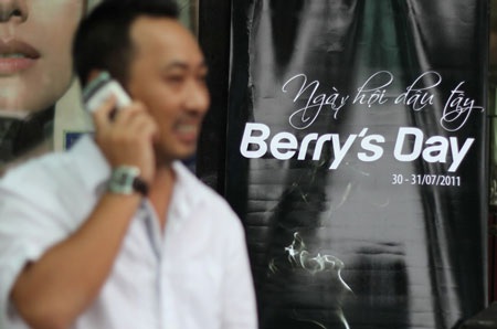 BlackBerry “kết thân” với sao Việt - 8