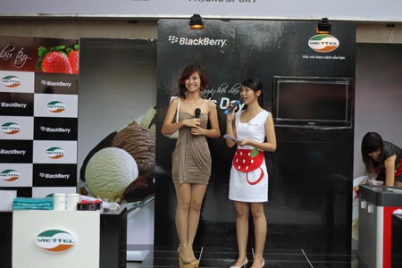 BlackBerry “kết thân” với sao Việt - 9