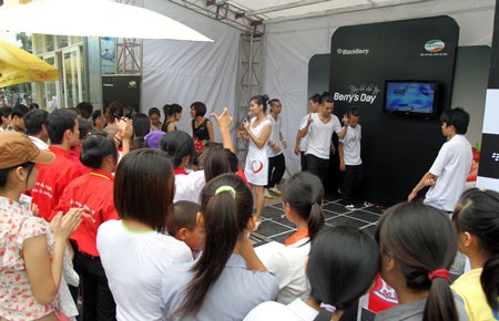 BlackBerry “kết thân” với sao Việt - 3