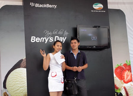 BlackBerry “kết thân” với sao Việt - 5