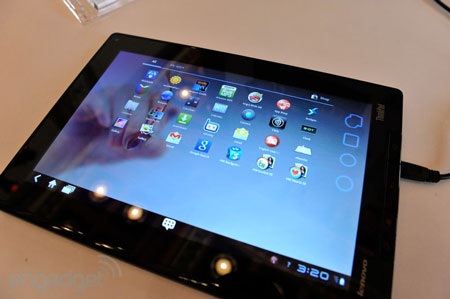 ThinkPad Tablet và Samsung Galaxy Tab 10.1 so dáng - 11