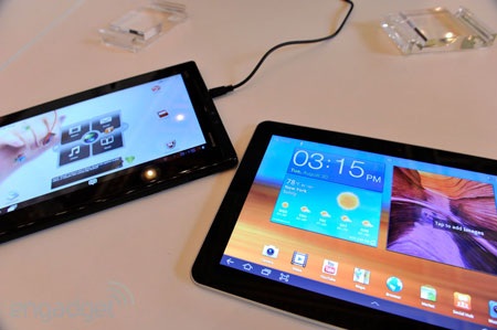 ThinkPad Tablet và Samsung Galaxy Tab 10.1 so dáng - 1