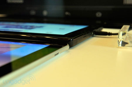 ThinkPad Tablet và Samsung Galaxy Tab 10.1 so dáng - 5