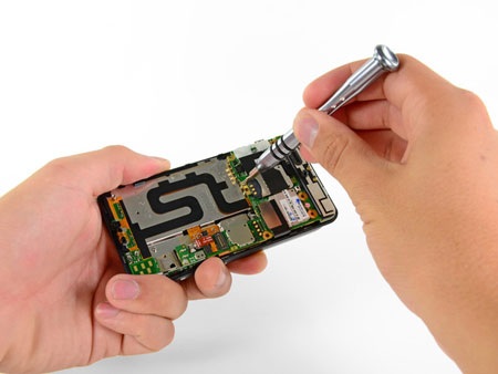 “Mổ xẻ” điện thoại Motorola Droid 3 - 11 “Mổ xẻ” điện thoại Motorola Droid 3 - 11