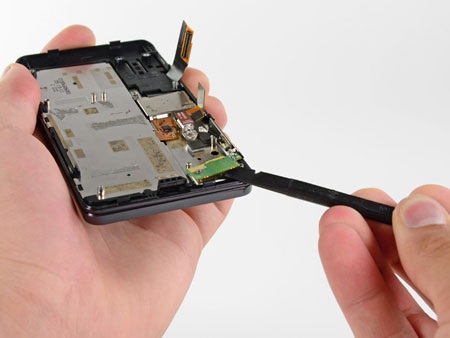 “Mổ xẻ” điện thoại Motorola Droid 3 - 15 “Mổ xẻ” điện thoại Motorola Droid 3 - 15