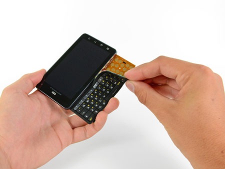 “Mổ xẻ” điện thoại Motorola Droid 3 - 16 “Mổ xẻ” điện thoại Motorola Droid 3 - 16