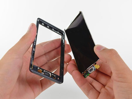 “Mổ xẻ” điện thoại Motorola Droid 3 - 18 “Mổ xẻ” điện thoại Motorola Droid 3 - 18