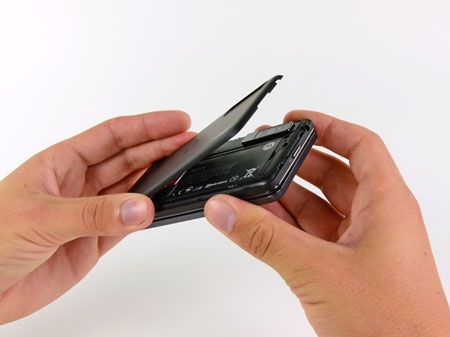 “Mổ xẻ” điện thoại Motorola Droid 3 - 5 “Mổ xẻ” điện thoại Motorola Droid 3 - 5