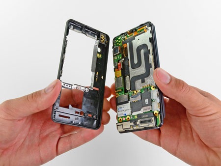 “Mổ xẻ” điện thoại Motorola Droid 3 - 8 “Mổ xẻ” điện thoại Motorola Droid 3 - 8