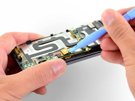 “Mổ xẻ” điện thoại Motorola Droid 3 - 9 “Mổ xẻ” điện thoại Motorola Droid 3 - 9