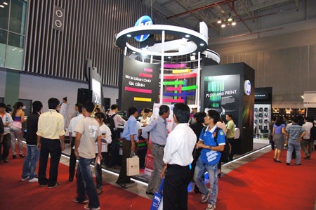 Triển lãm VCW 16 khai mạc, thiếu vắng nhiều “ông lớn” - 5 Triển lãm VCW 16 khai mạc, thiếu vắng nhiều “ông lớn” - 5