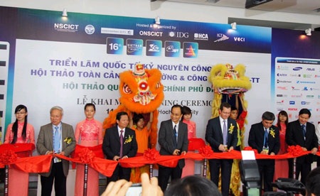 Triển lãm VCW 16 khai mạc, thiếu vắng nhiều “ông lớn” - 1 Triển lãm VCW 16 khai mạc, thiếu vắng nhiều “ông lớn” - 1