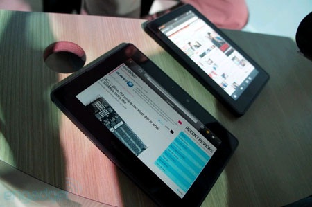 Amazon Kindle Fire "so dáng" BlackBery PlayBook - 3