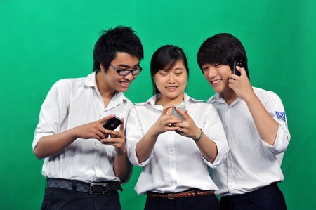 Nhà mạng “câu khách” bằng Facebook - 1