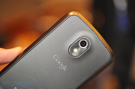 Cận cảnh điện thoại Samsung Galaxy Nexus - 15 Cận cảnh điện thoại Samsung Galaxy Nexus - 15