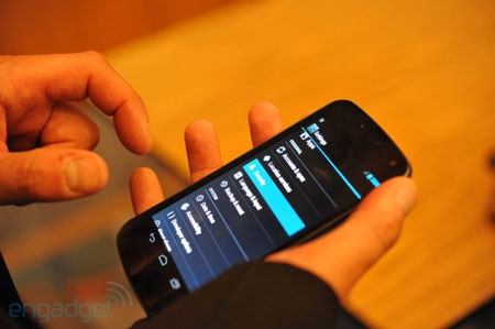 Cận cảnh điện thoại Samsung Galaxy Nexus - 2 Cận cảnh điện thoại Samsung Galaxy Nexus - 2
