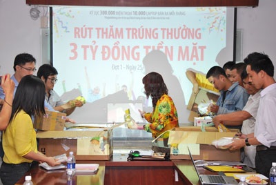 Khách hàng đầu tiên trúng 1 tỷ đồng tại Thegioididong.com - 1 Khách hàng đầu tiên trúng 1 tỷ đồng tại Thegioididong.com - 1