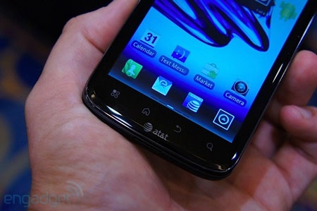 “Đập hộp” Motorola Atrix 2 tại triển lãm CTIA 2011 - 7