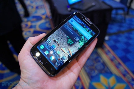 “Đập hộp” Motorola Atrix 2 tại triển lãm CTIA 2011 - 5