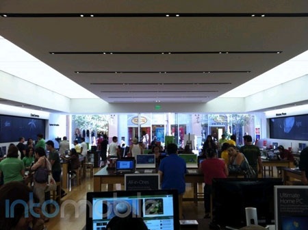 Thăm cửa hàng Microsoft Store “na ná” Apple Store - 2 Thăm cửa hàng Microsoft Store “na ná” Apple Store - 2