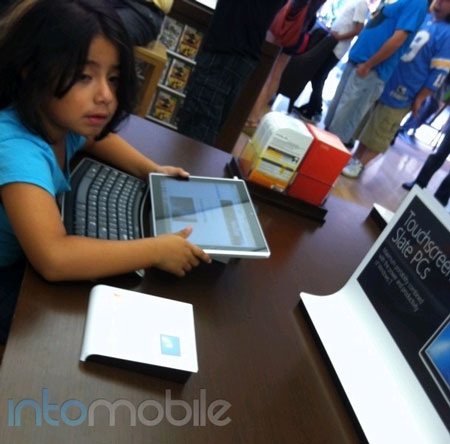 Thăm cửa hàng Microsoft Store “na ná” Apple Store - 17 Thăm cửa hàng Microsoft Store “na ná” Apple Store - 17