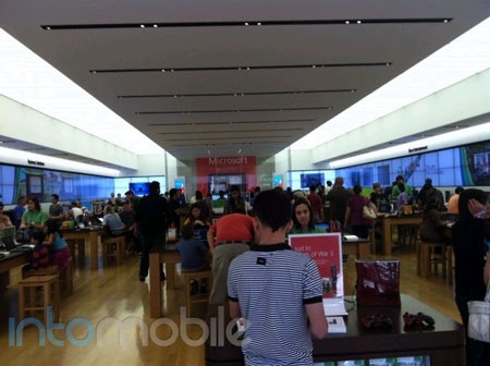 Thăm cửa hàng Microsoft Store “na ná” Apple Store - 3 Thăm cửa hàng Microsoft Store “na ná” Apple Store - 3