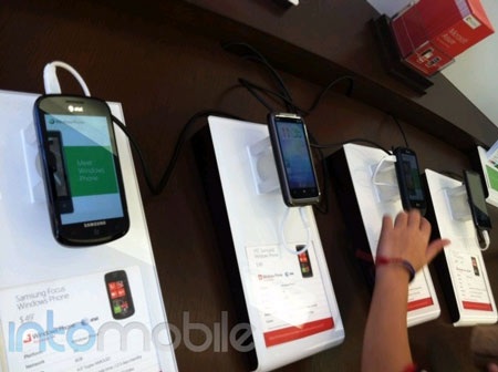 Thăm cửa hàng Microsoft Store “na ná” Apple Store - 5 Thăm cửa hàng Microsoft Store “na ná” Apple Store - 5