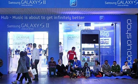 Samsung bán Galaxy S II giá 2 USD “đón đầu” iPhone 4S - 2