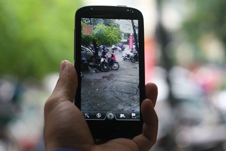 Cận cảnh “hàng khủng” HTC Sensation XE sắp bán ở VN - 9