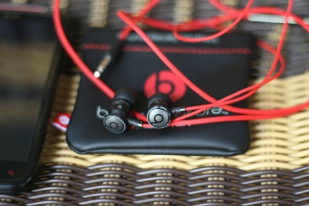 Cận cảnh “hàng khủng” HTC Sensation XE sắp bán ở VN - 2