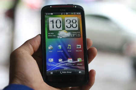 Cận cảnh “hàng khủng” HTC Sensation XE sắp bán ở VN - 5