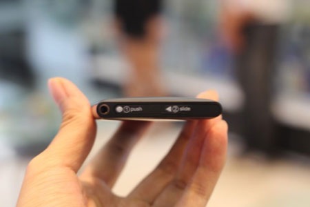 Cận cảnh Nokia Lumia 800 đầu tiên tại Việt Nam - 7