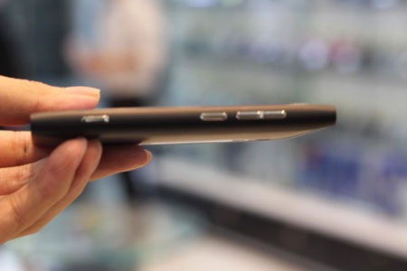 Cận cảnh Nokia Lumia 800 đầu tiên tại Việt Nam - 8