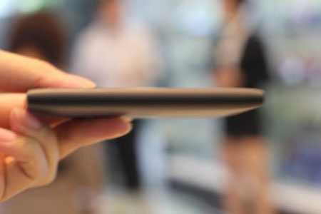 Cận cảnh Nokia Lumia 800 đầu tiên tại Việt Nam - 9